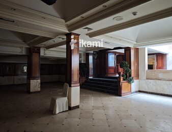 EDIFICIO 2472 MTS USO COMERCIAL + RESTAURANTE