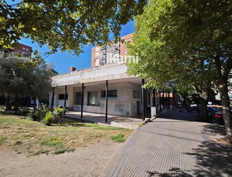 EDIFICIO 2472 MTS USO COMERCIAL + RESTAURANTE