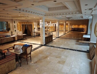 EDIFICIO 2472 MTS USO COMERCIAL + RESTAURANTE