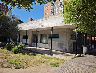 EDIFICIO 2472 MTS USO COMERCIAL + RESTAURANTE