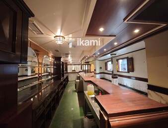EDIFICIO 2472 MTS USO COMERCIAL + RESTAURANTE