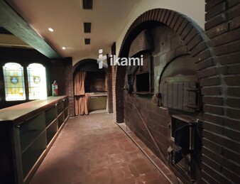 EDIFICIO 2472 MTS USO COMERCIAL + RESTAURANTE